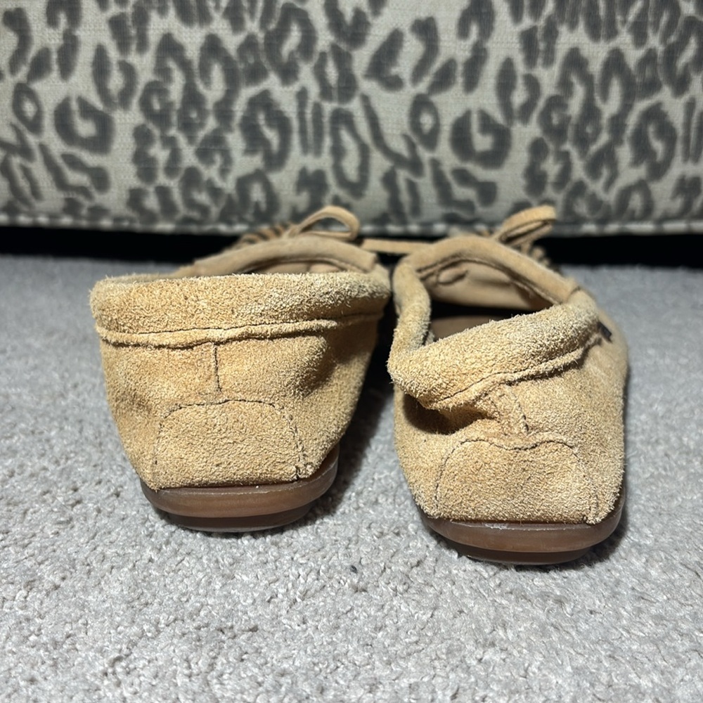 Minnetonka Tan Moccasins woman’s 7.5 kilty suede Fringe and Whipstitch slippers - Picture 3 of 8